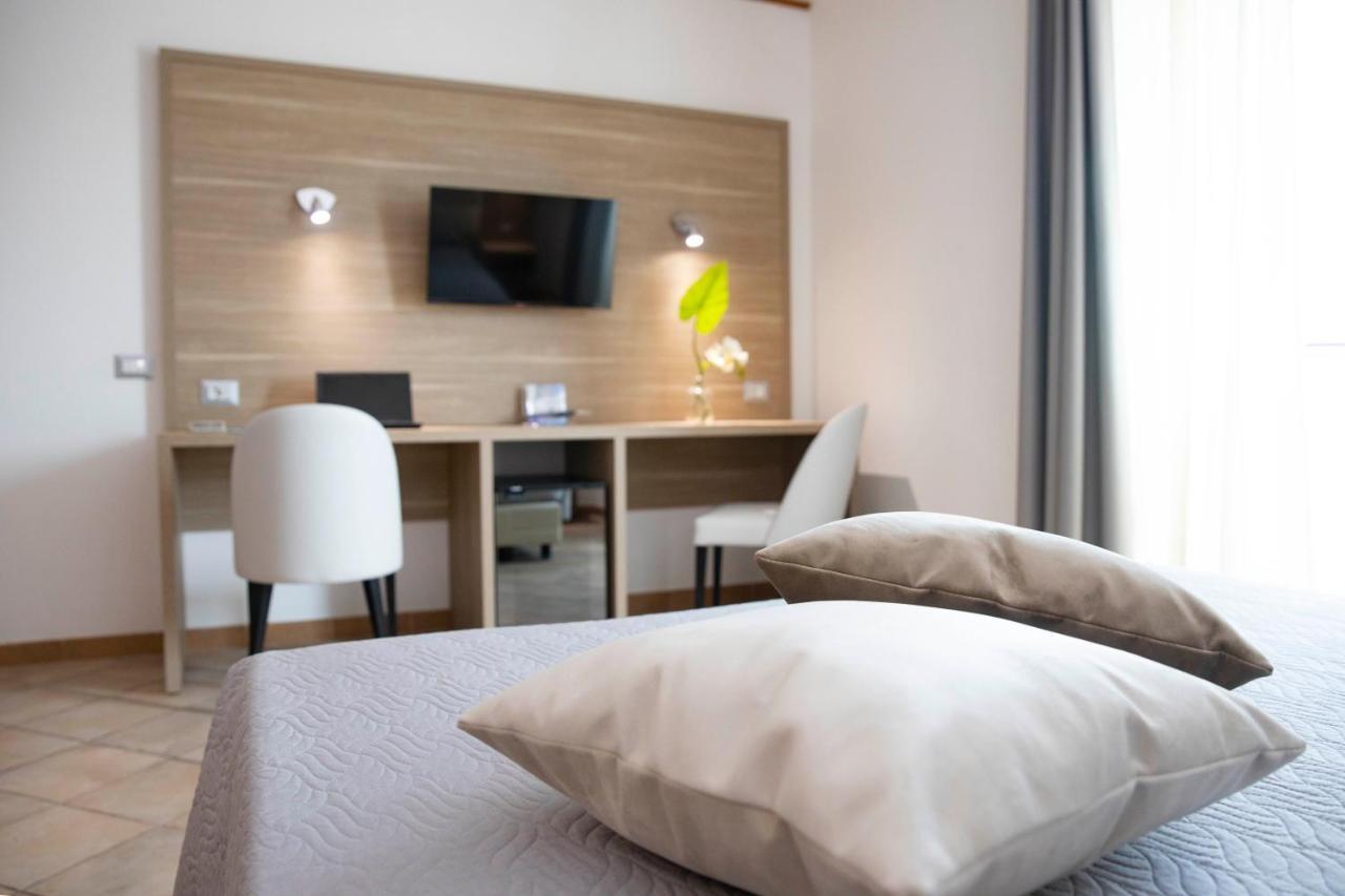 Pegasus Hotel ساساري المظهر الخارجي الصورة